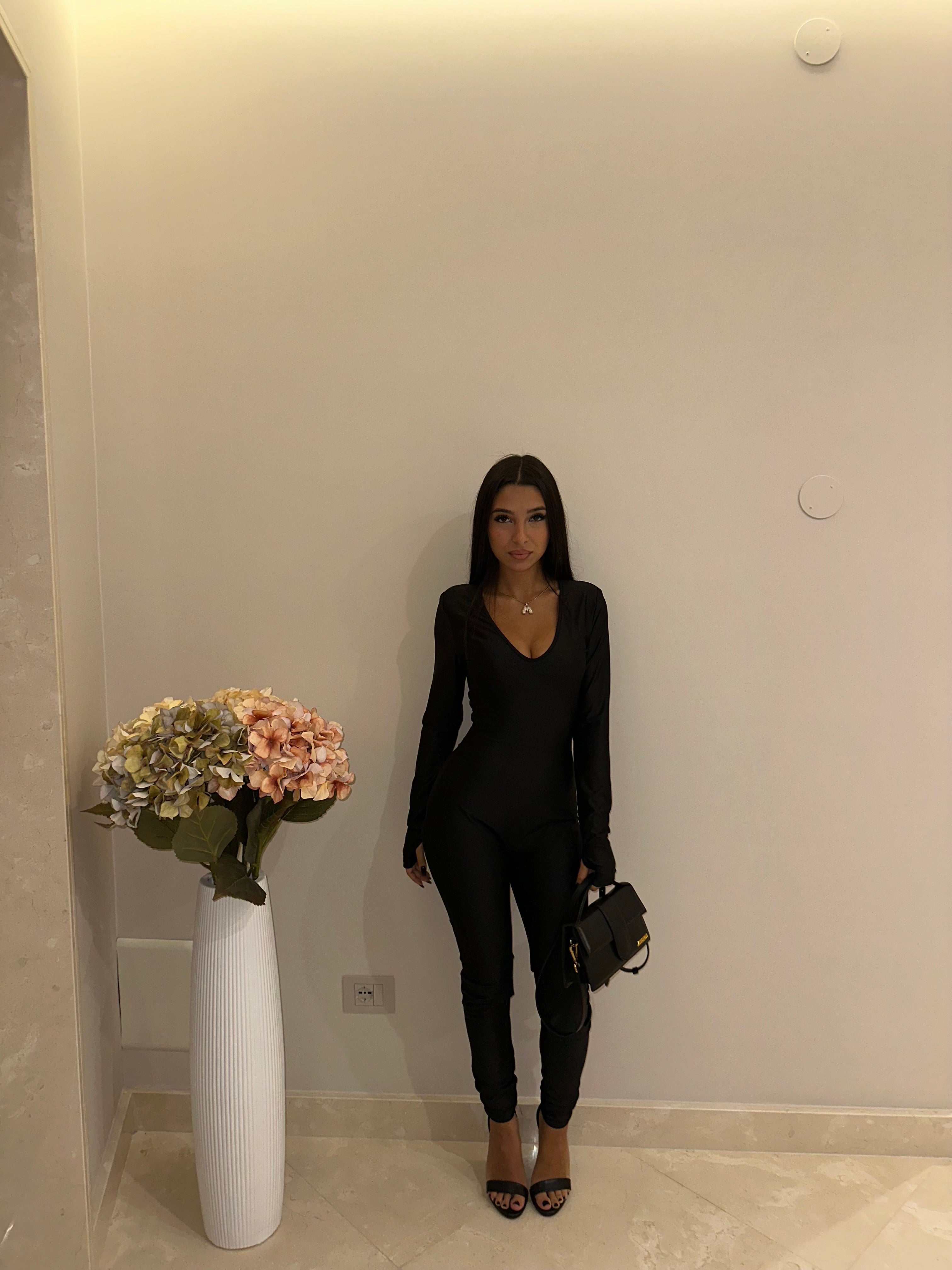 tutina nera aderente