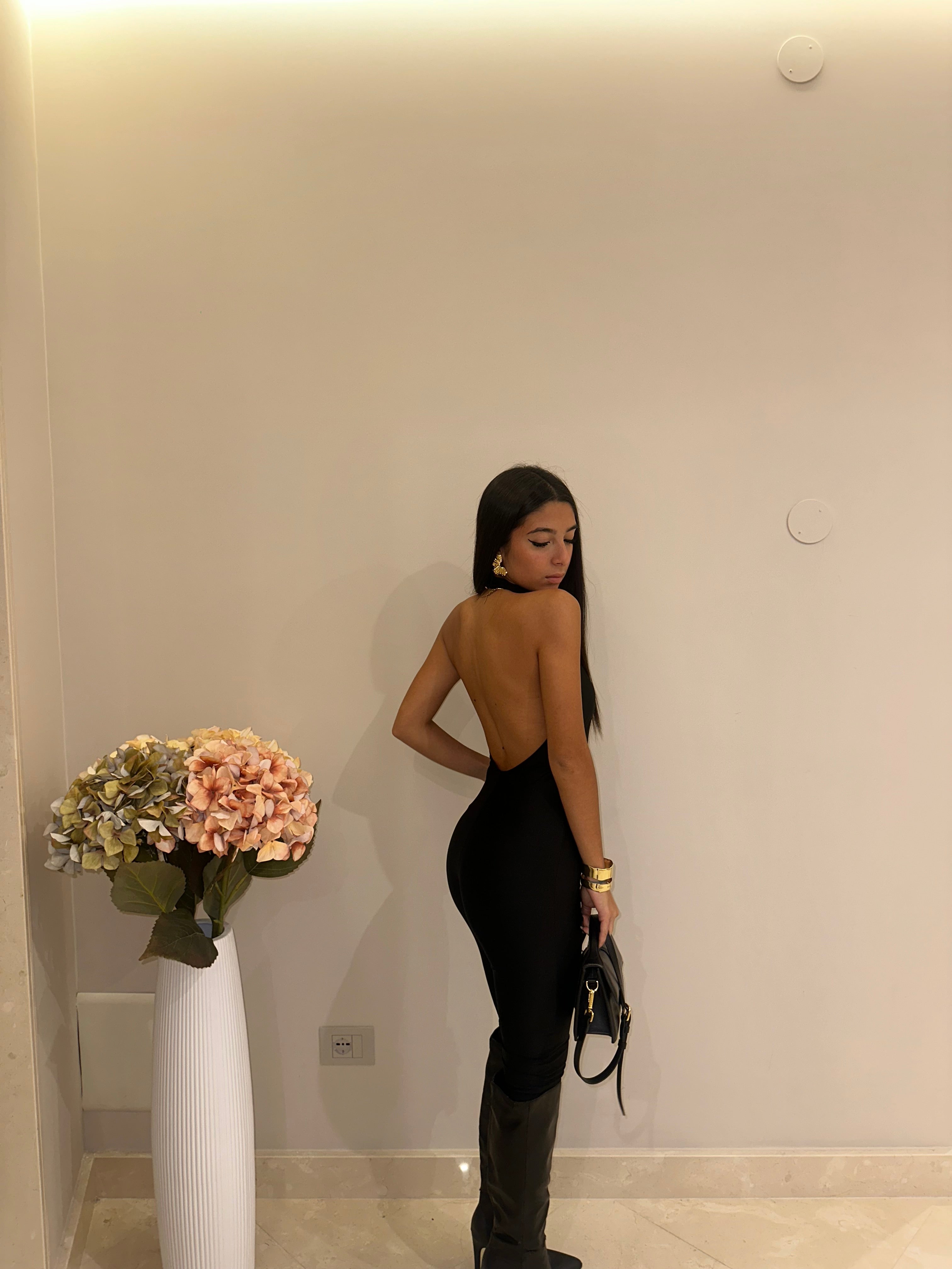 tutina nera fondoschiena