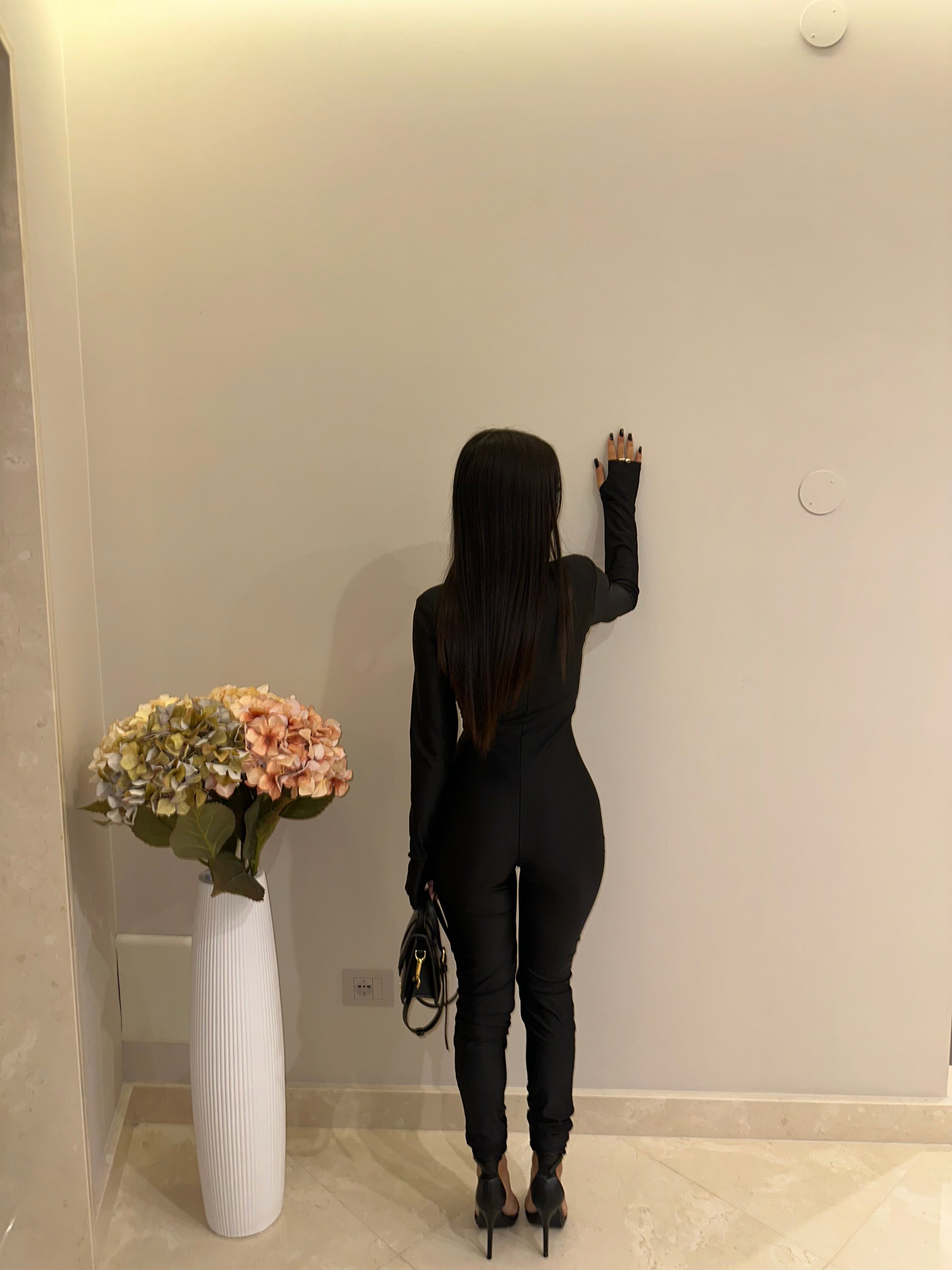 tutina nera aderente