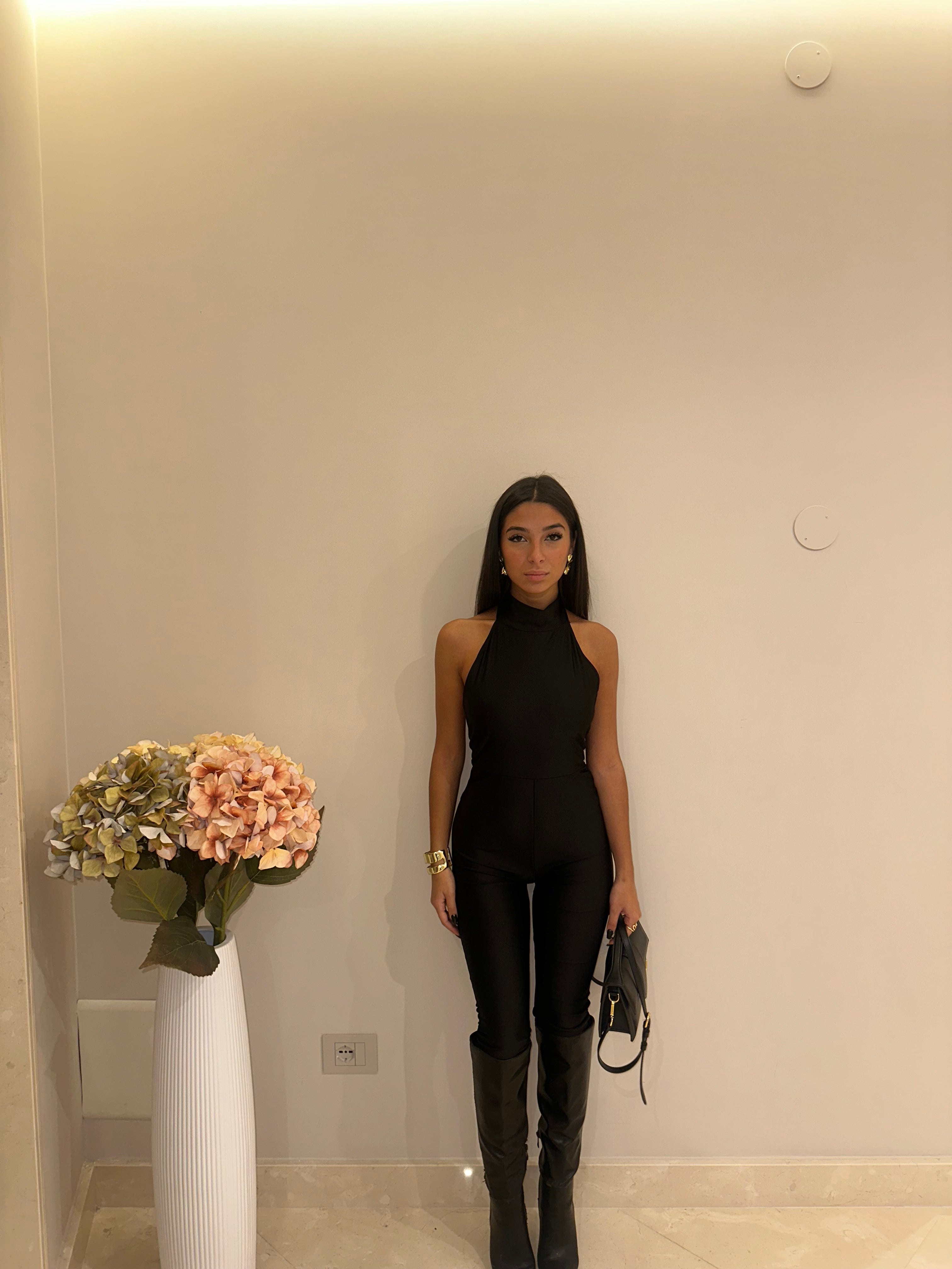 tutina nera fondoschiena